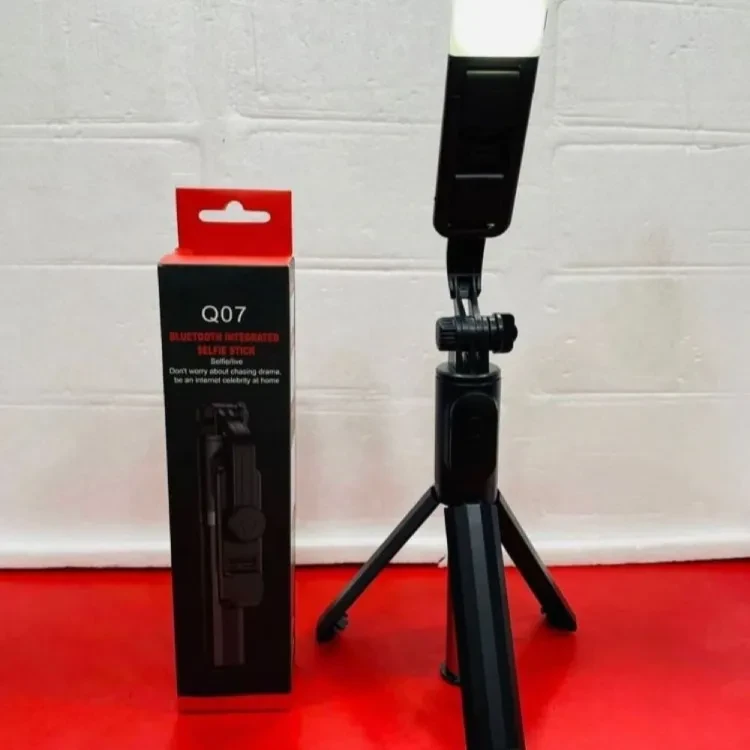 Q07 Bluetooth Selfie Stick with Light and Bluetooth Remote Control.