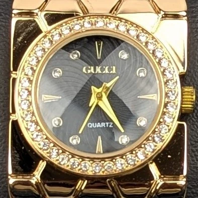 Elegant Golden Ladies Quartz Watch with Crystal Bezel – Premium Bracelet Design (Black Dial)