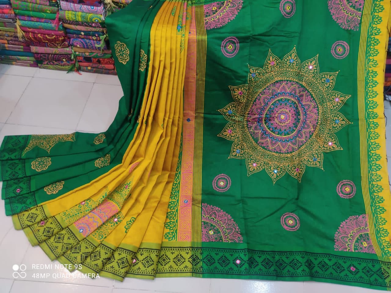 এমব্রয়ডাড়ী ধুপিয়ানসিল্ক শাড়ী