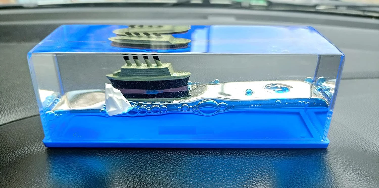 Titanic Pirate Ship Desk Decoration - Cruise Ship Fluid Drift Bottle Model Ornament for Tabletops